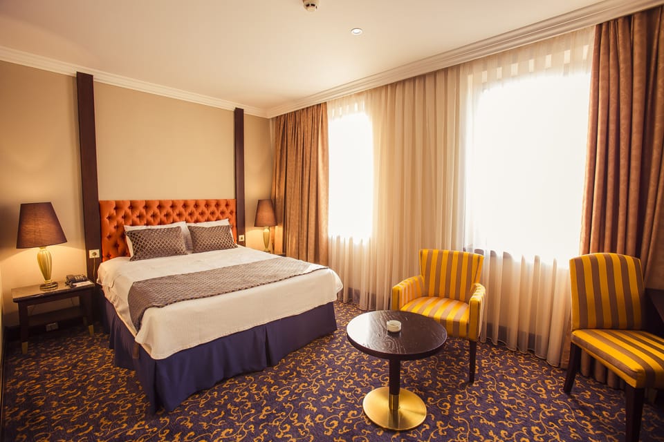 Minibar, in-room safe, desk, iron/ironing board