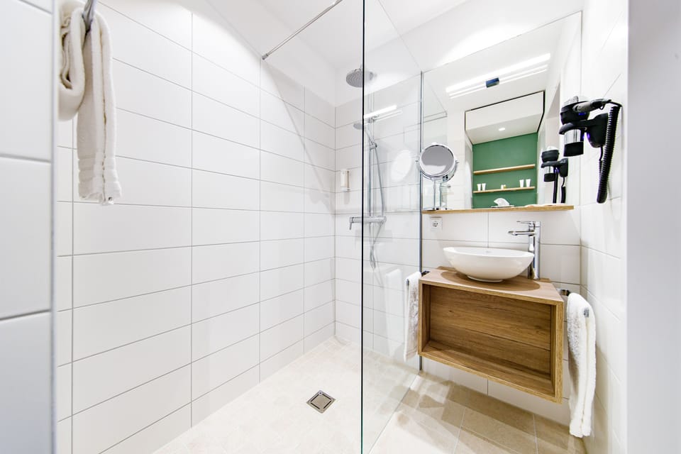 Shower, free toiletries, hair dryer, towels