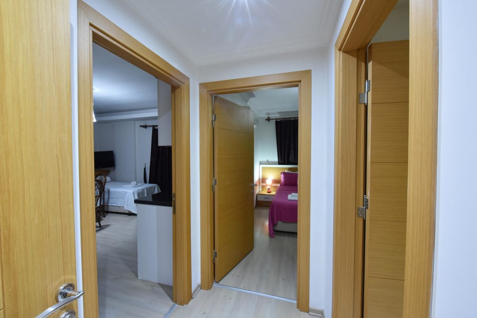 Family Suite | Desk, laptop workspace, soundproofing, WiFi (free)