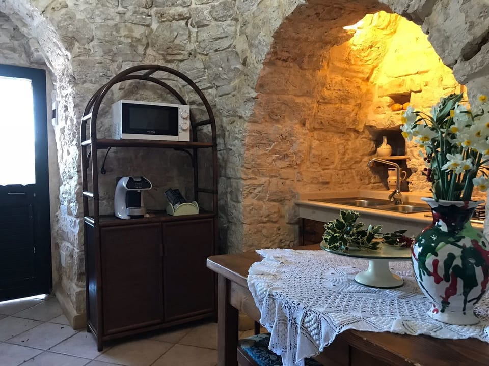 Trullo Aia 2 | Desk, free WiFi, bed sheets