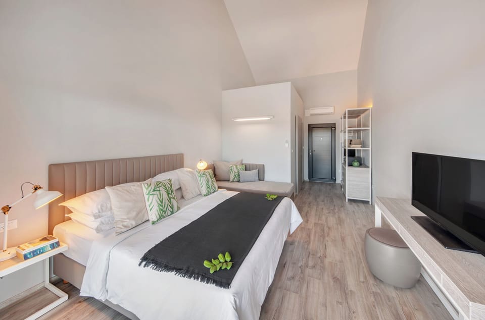 Premium Double Room | In-room safe, desk, cribs (surcharge), WiFi (free)