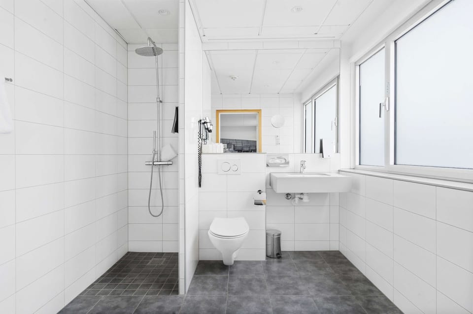 Superior Room, 2 Twin Beds, Non Smoking (Twin bed on request) | Bathroom | Shower, free toiletries, hair dryer, towels
