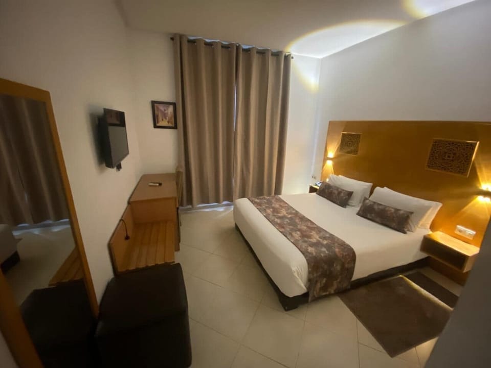 Double Room, 1 Queen Bed, Sea View | Desk, blackout drapes, soundproofing, free rollaway beds