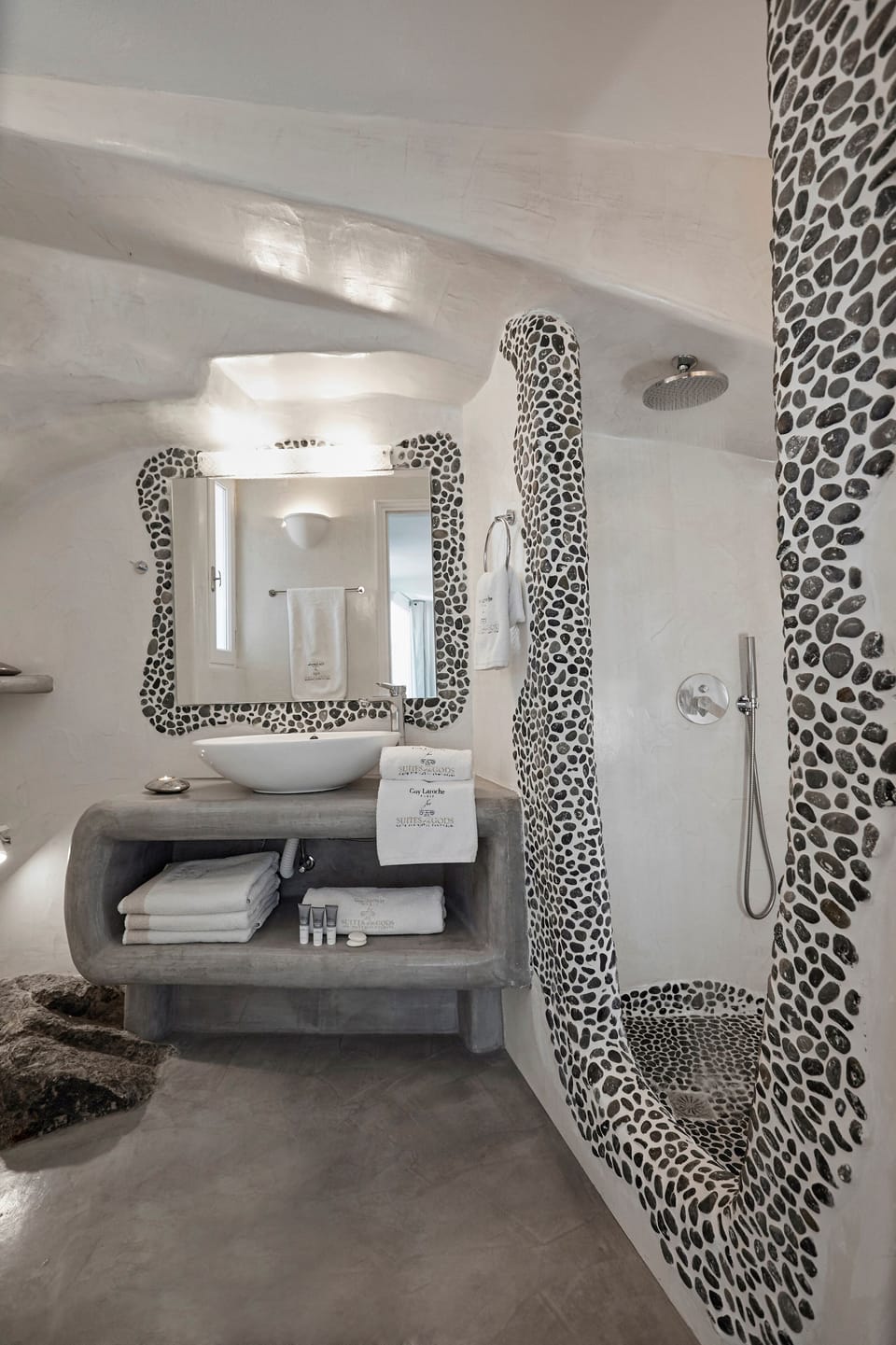 Divine Suite Caldera View | Bathroom amenities | Free toiletries, hair dryer, bathrobes, slippers