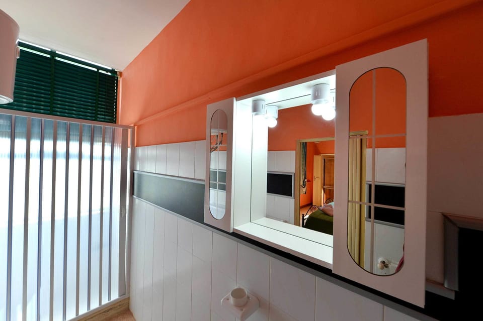 Deluxe Room | Desk, WiFi (free), bed sheets