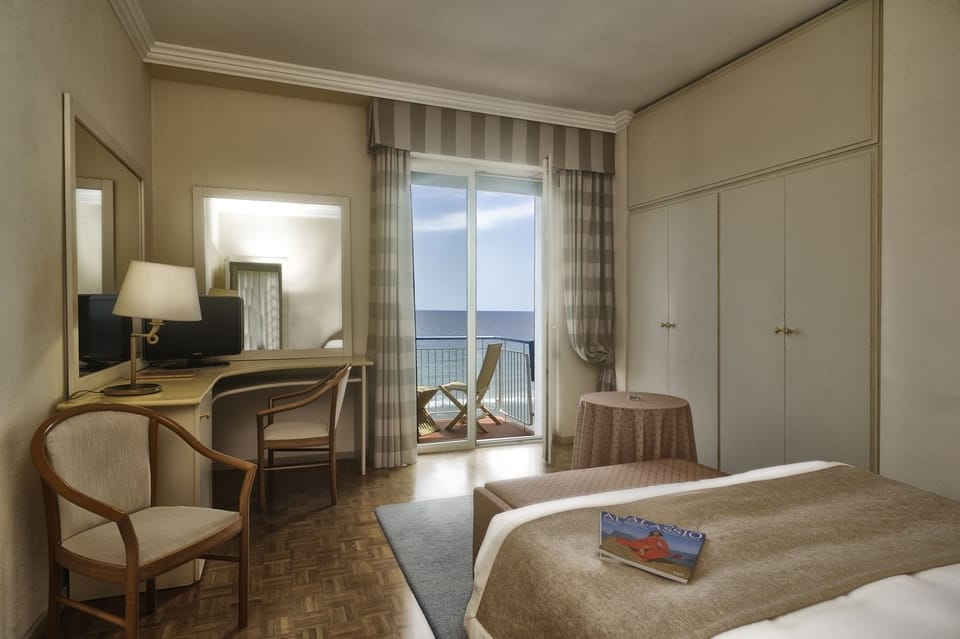 Panorama Sea View | In-room safe, desk, soundproofing, free WiFi