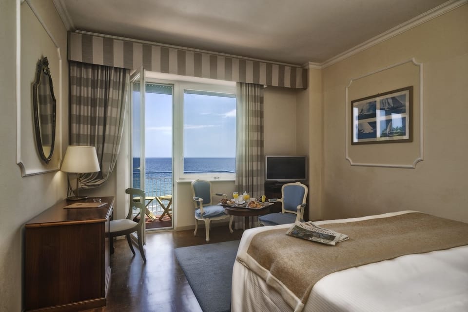 Balcony Panorama | In-room safe, desk, soundproofing, free WiFi