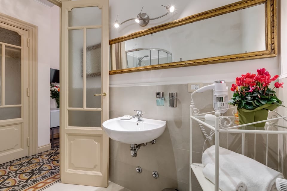 Superior Double Room (Elisabetta) | Bathroom sink