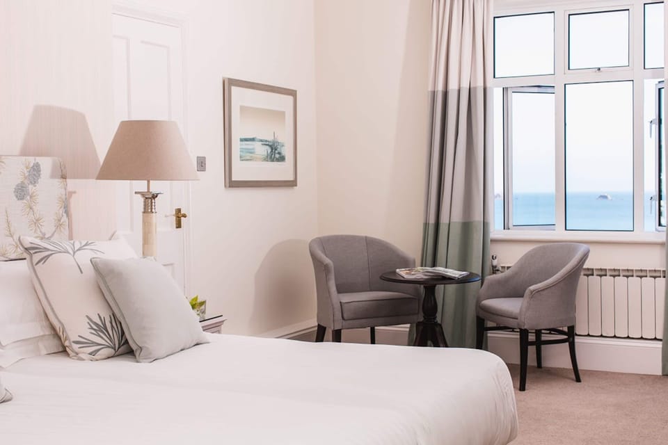 Sea View Room | Hypo-allergenic bedding available, in-room safe, desk
