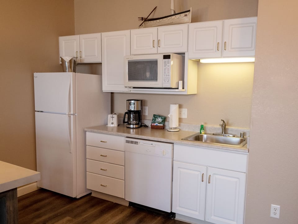 Suite, 1 Bedroom, Lake View | Private kitchenette | Coffee/tea maker, full-size fridge, microwave, dishwasher