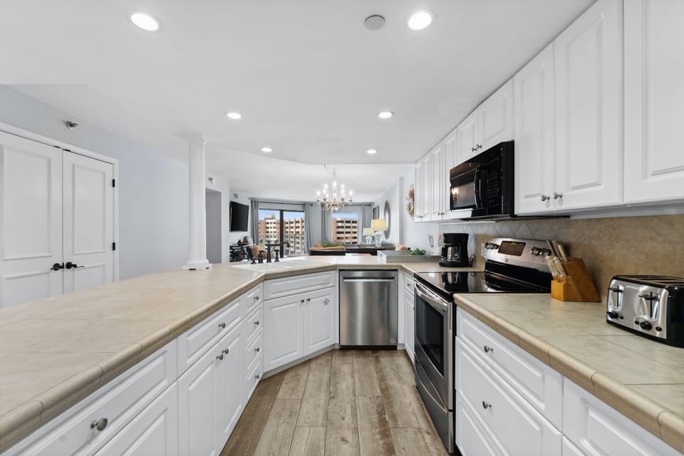 Condo, 2 Bedrooms, Beach View (513) | Private kitchen | Coffee/tea maker, fridge, microwave, oven