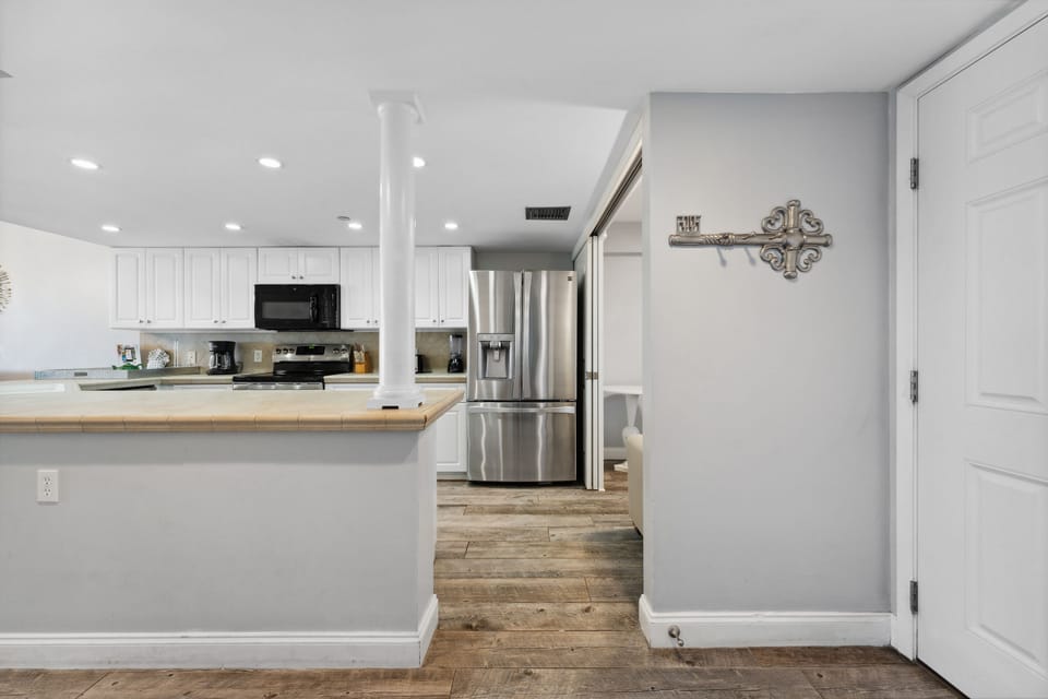 Condo, 2 Bedrooms, Beach View (513) | Private kitchen | Coffee/tea maker, fridge, microwave, oven