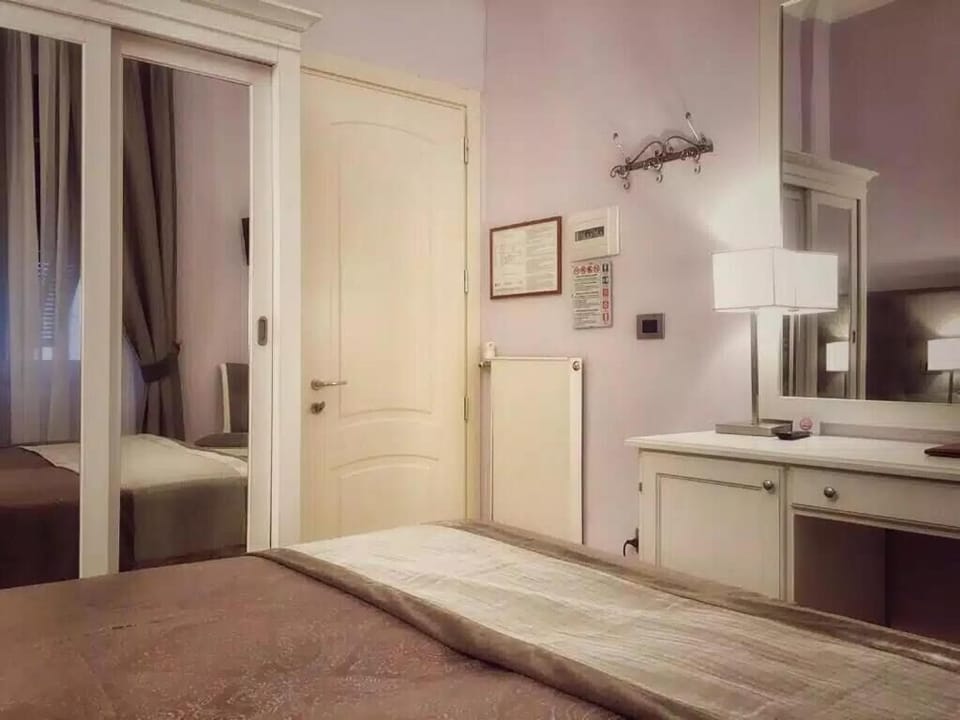 Double Room | Down comforters, minibar, in-room safe, desk