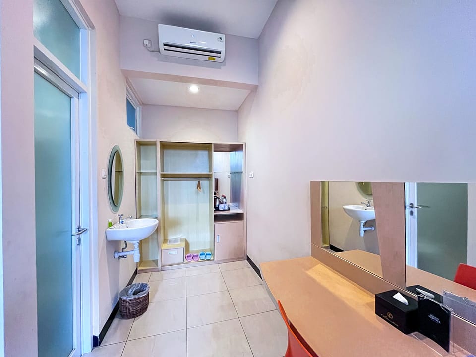 Superior Room | In-room safe, desk, soundproofing, free WiFi