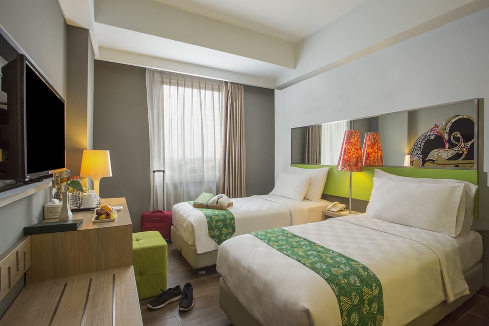 Deluxe Twin Room, Non Smoking | Desk, blackout drapes, free WiFi, bed sheets