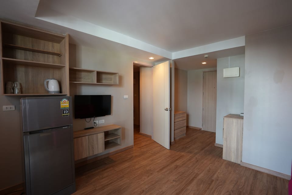 Individually furnished, desk, free WiFi, bed sheets