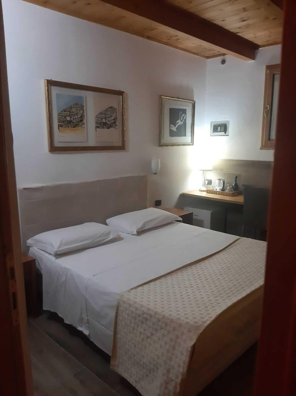Camera Positano | Minibar, in-room safe, desk, soundproofing