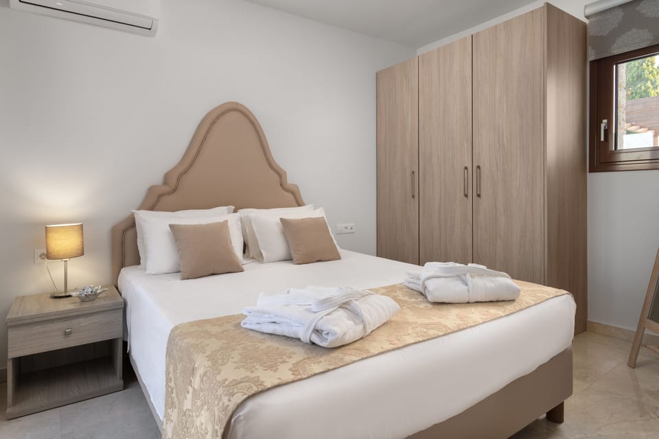 Luxury Villa, 4 Bedrooms, Sea Facing | 4 bedrooms, pillowtop beds, desk, iron/ironing board