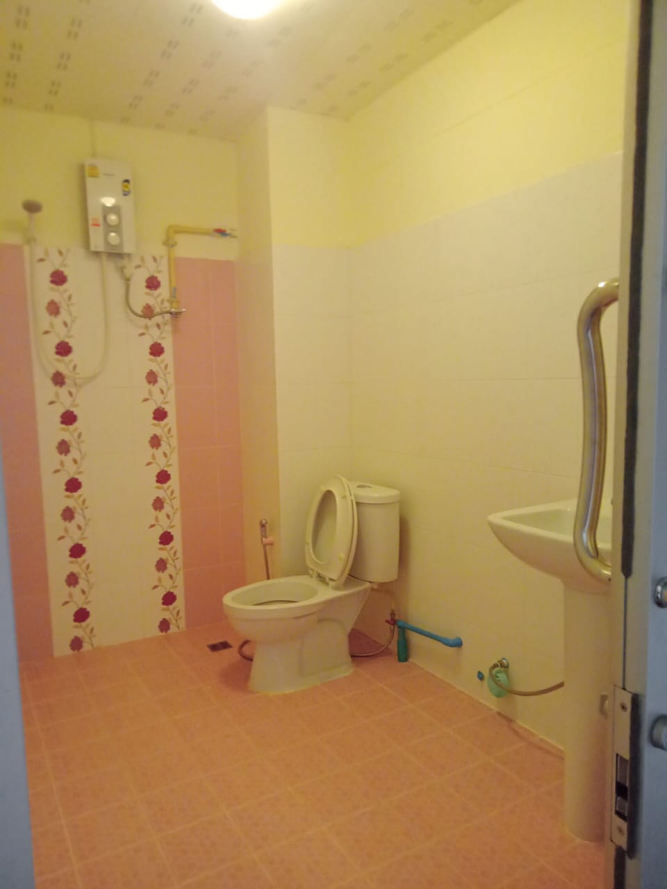 Shower, free toiletries, towels, soap