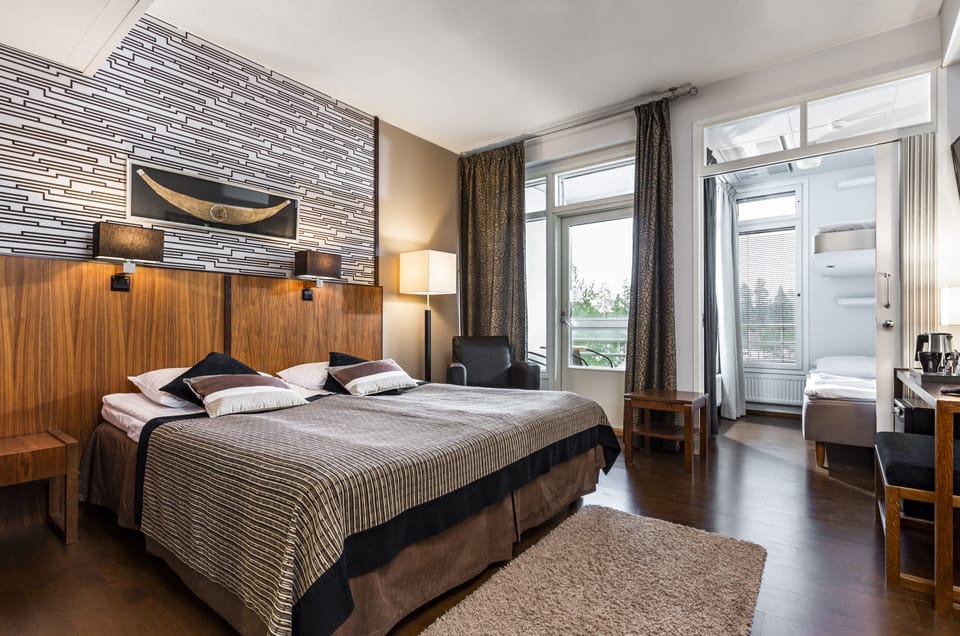 Desk, WiFi (free), bed sheets