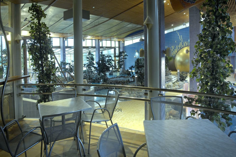 Poolside bar