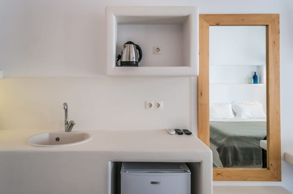 Junior Suite, Max 2 | Living area | 32-inch LCD TV with satellite channels, TV