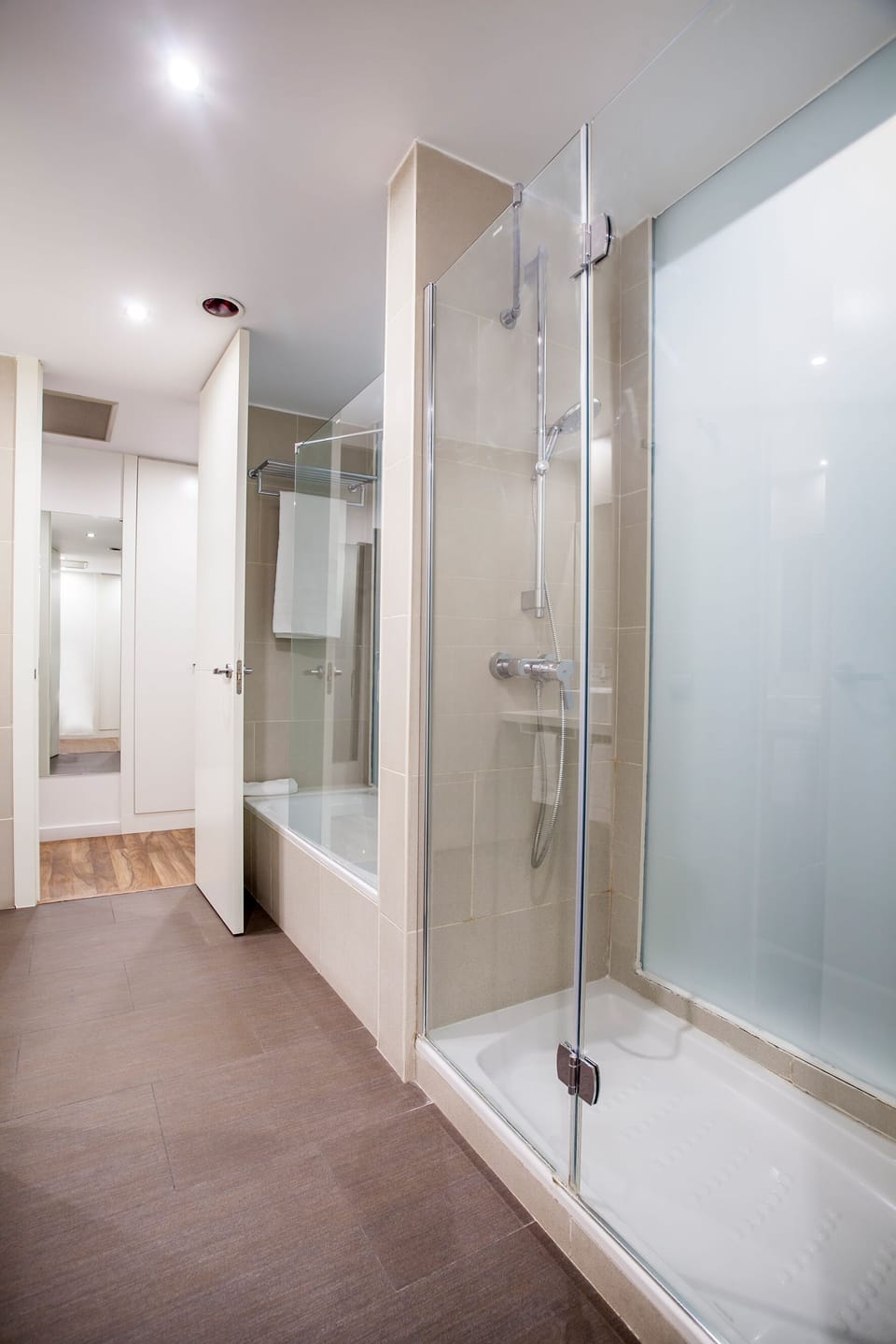 Junior Suite | Bathroom | Hair dryer, towels