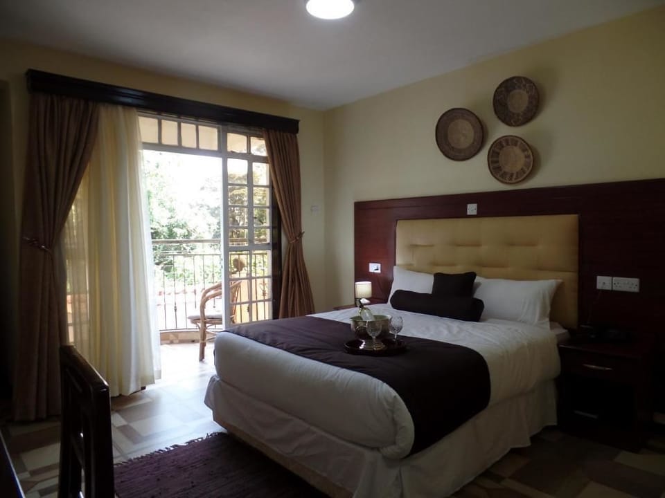 Egyptian cotton sheets, premium bedding, down comforters, in-room safe