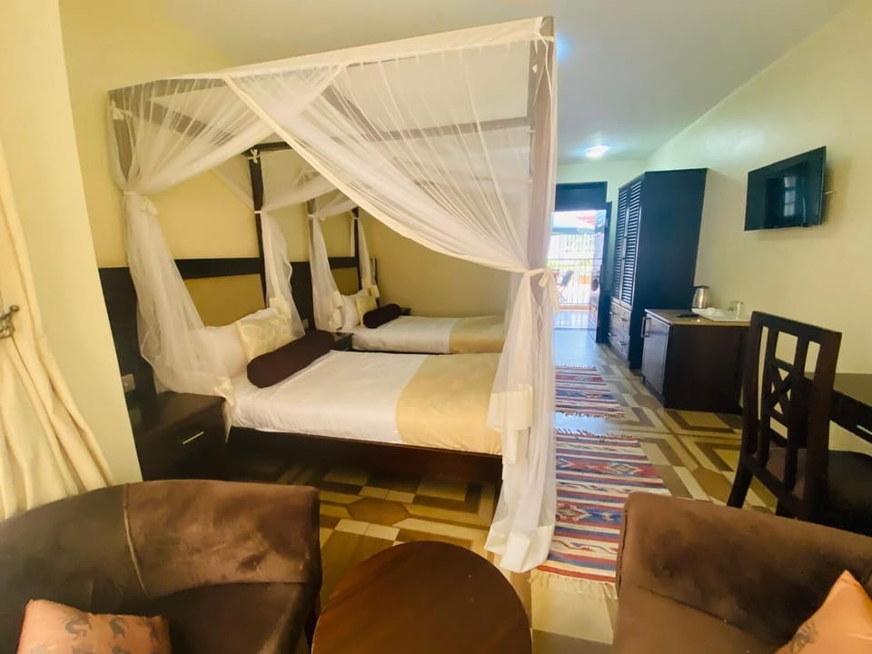 Standard Twin Room | Egyptian cotton sheets, premium bedding, down comforters, in-room safe