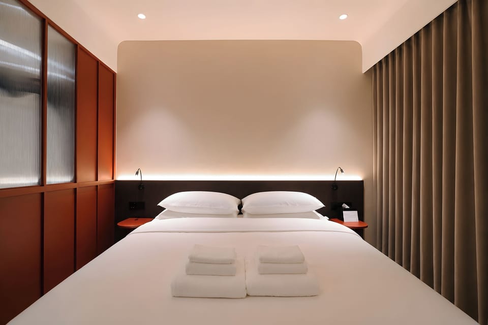 Premier Room | Minibar, in-room safe, iron/ironing board (on request), WiFi (free)