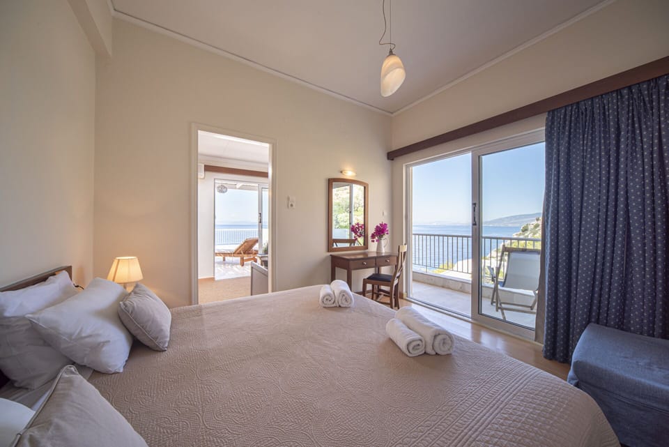 Family Suite | Blackout drapes, soundproofing, iron/ironing board, free WiFi