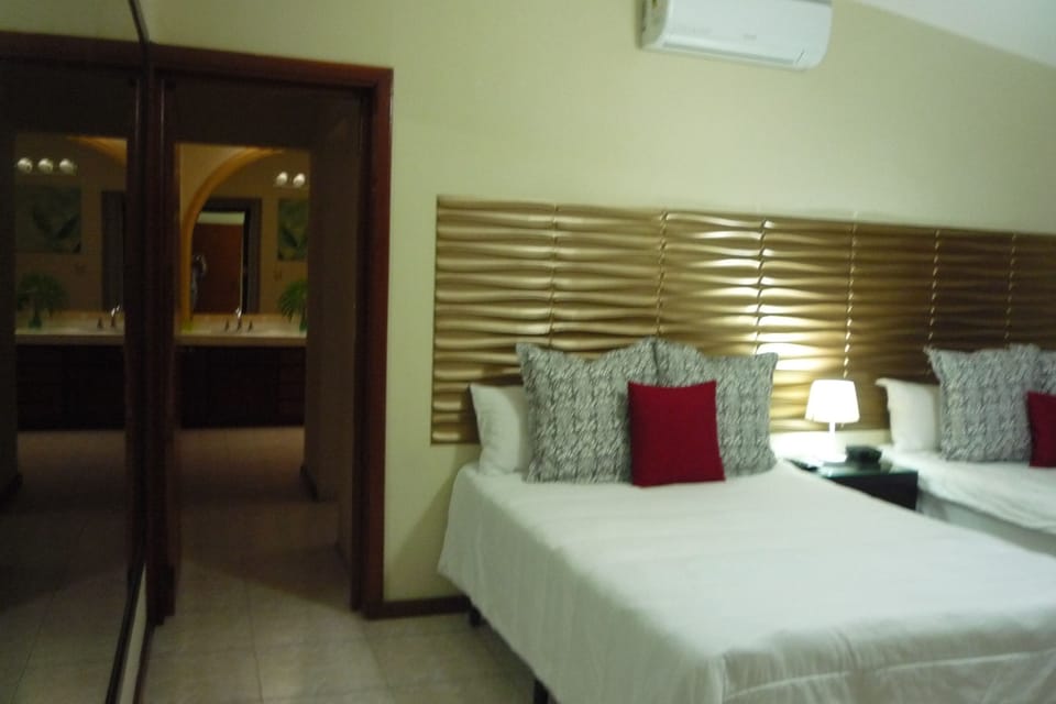 Standard Room, 2 Twin Beds | Desk, iron/ironing board (on request), WiFi (free)