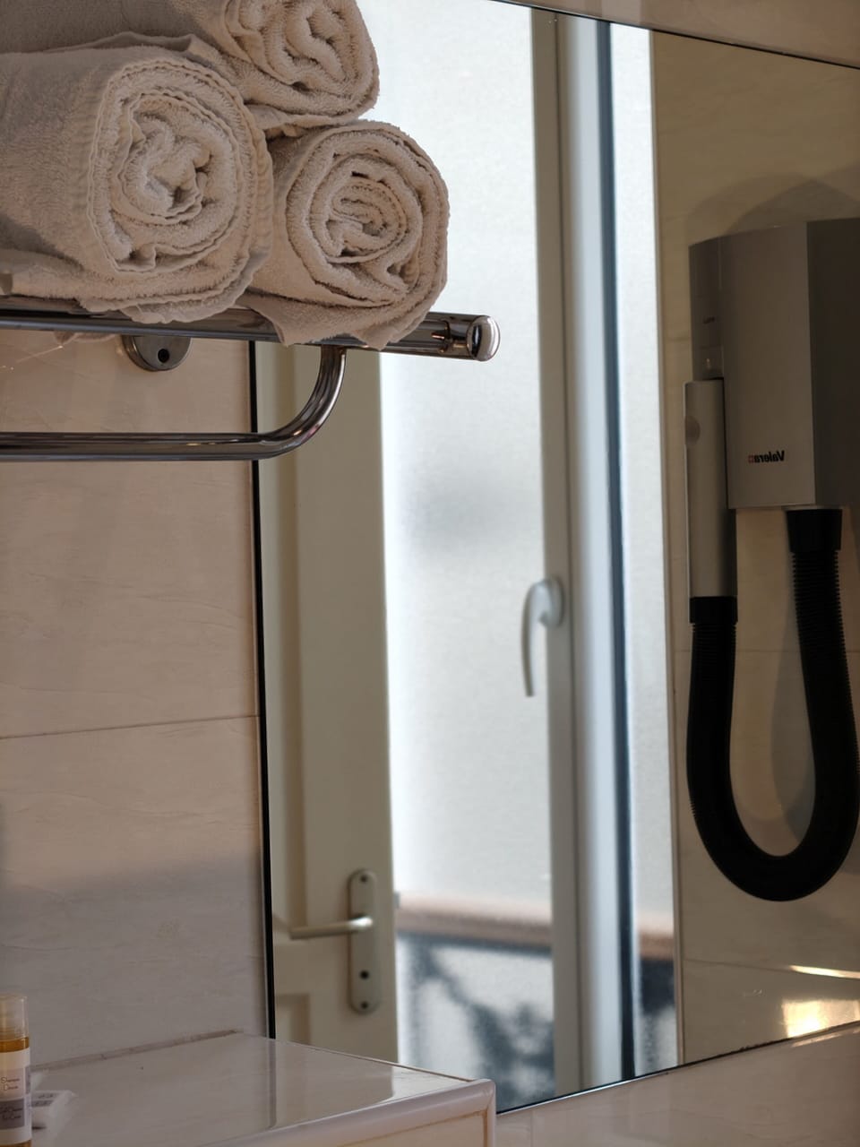 Double Room | Bathroom | Free toiletries, hair dryer, towels