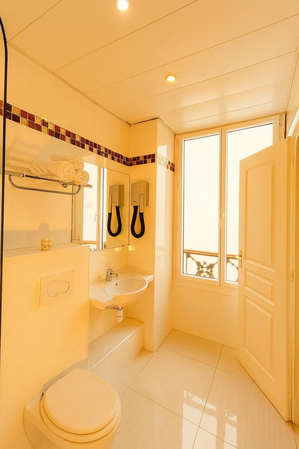 Comfort Quadruple Room, 2 Double Beds | Bathroom sink