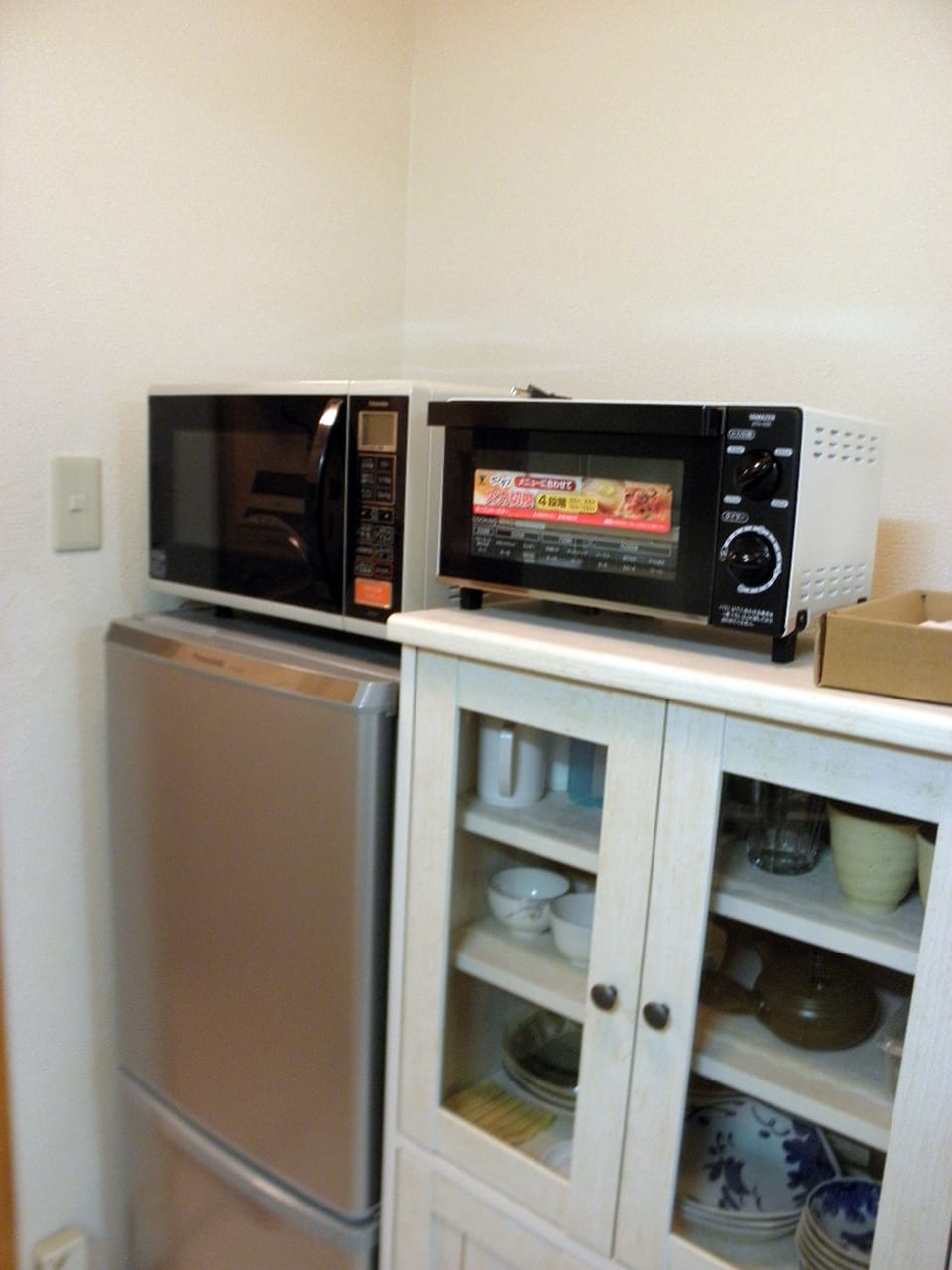 Apartment | Private kitchenette | Fridge, microwave, oven, stovetop