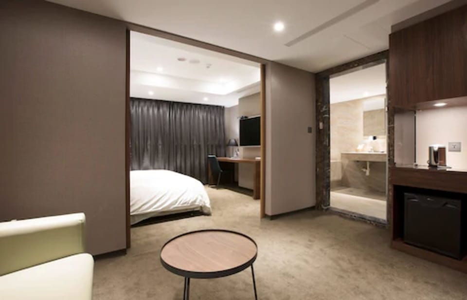 Deluxe Double Room | Premium bedding, individually decorated, individually furnished, desk