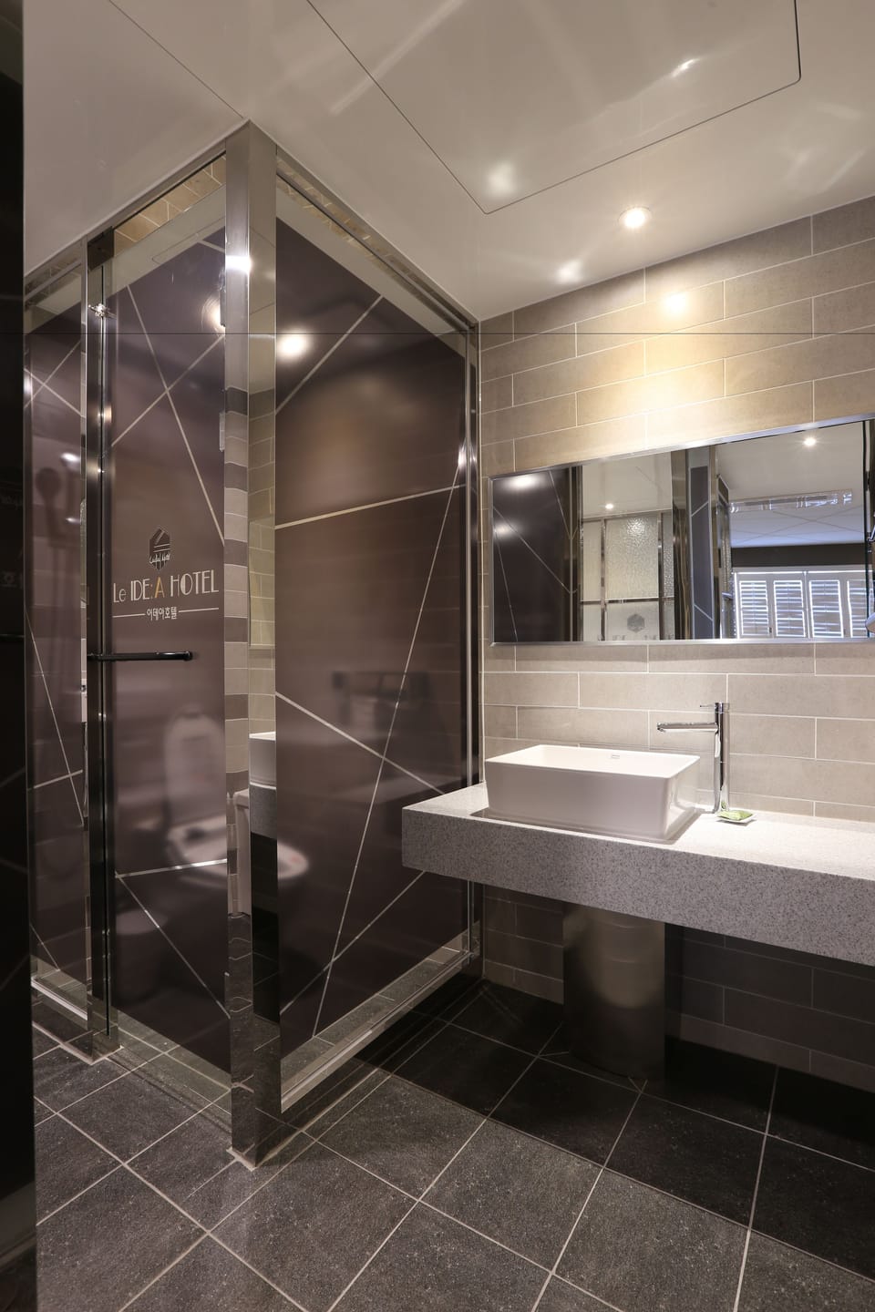 Separate tub and shower, hair dryer, bathrobes, slippers