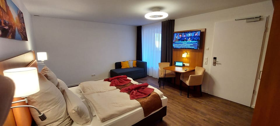 Hypo-allergenic bedding, minibar, in-room safe, desk