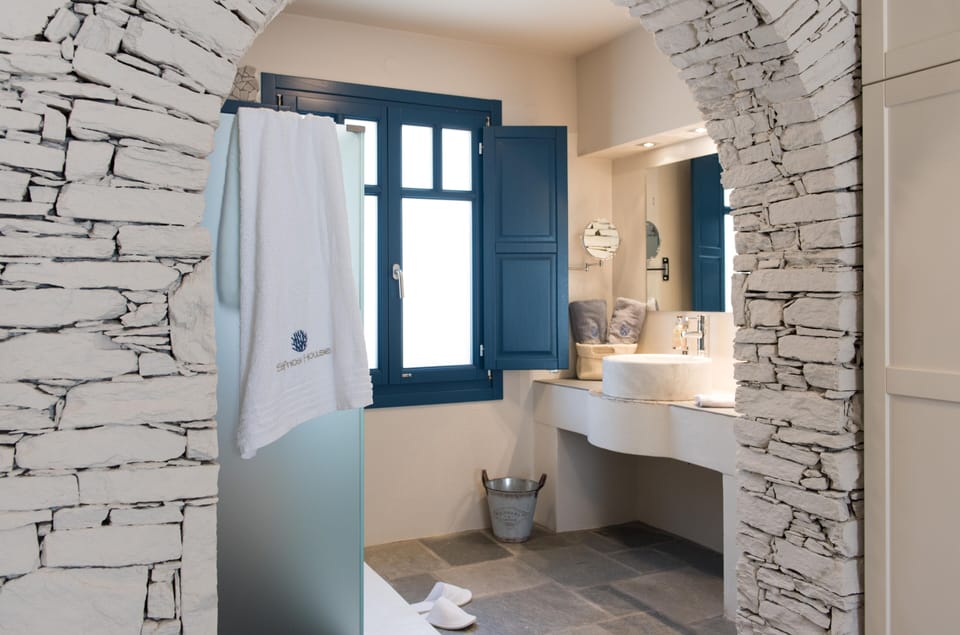 One Bedroom Suite with City View | Bathroom | Shower, rainfall showerhead, designer toiletries, hair dryer