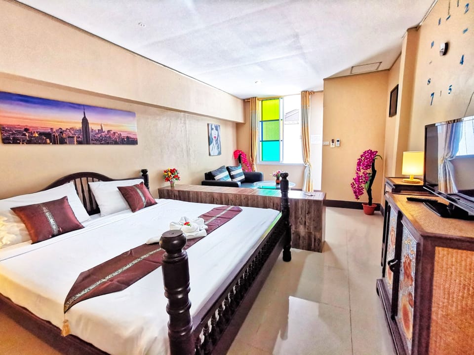Deluxe Suite, Terrace | Minibar, in-room safe, individually decorated, individually furnished