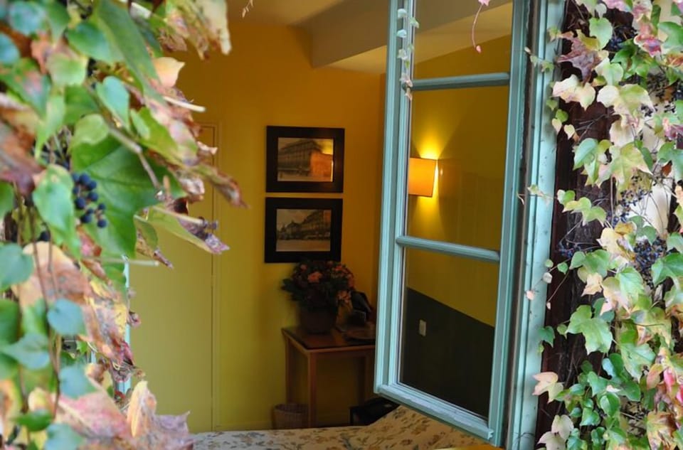 Superior Double Room, Garden View | Iron/ironing board, free WiFi