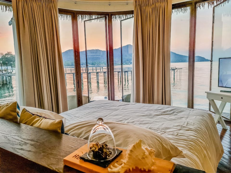 Kept Ocean Villa | Premium bedding, minibar, in-room safe, desk