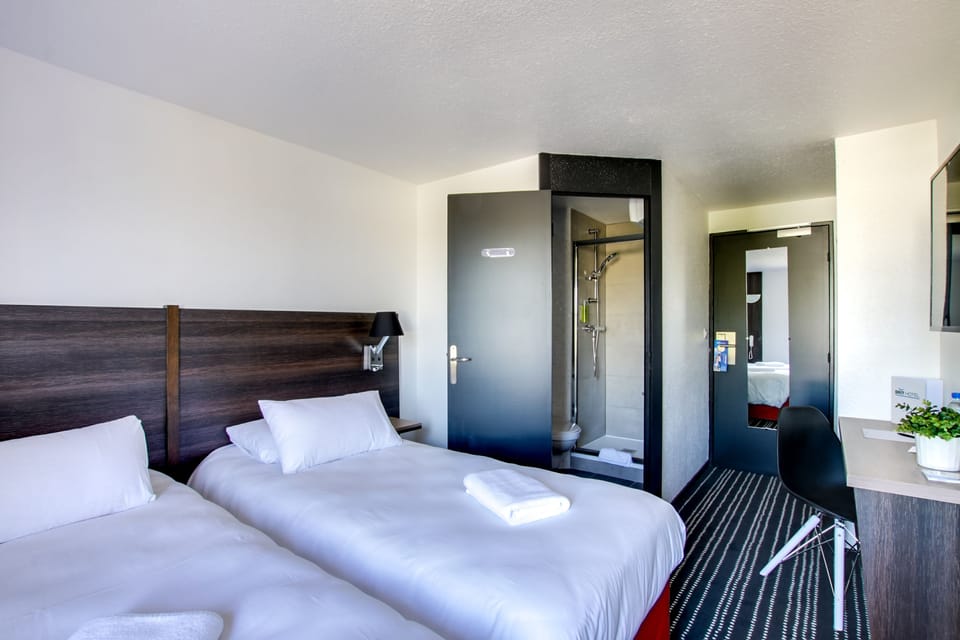 Comfort Twin Room | Desk, blackout drapes, soundproofing, free WiFi