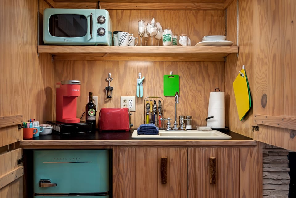 Cabin (Willow) | Private kitchenette | Fridge, microwave, coffee/tea maker, toaster