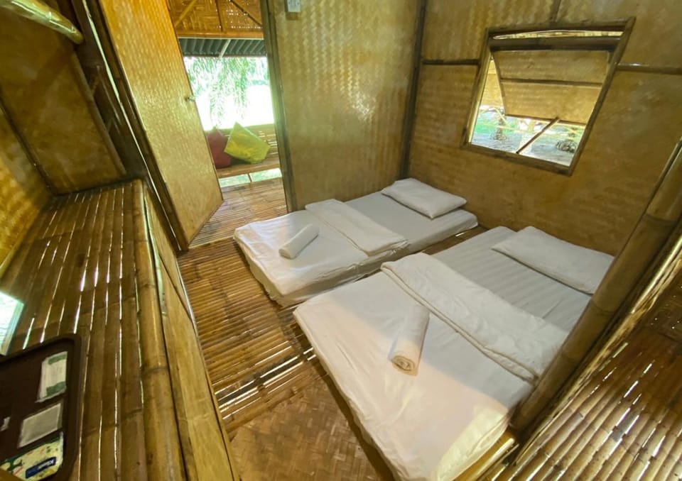 Basic Room | Bed sheets
