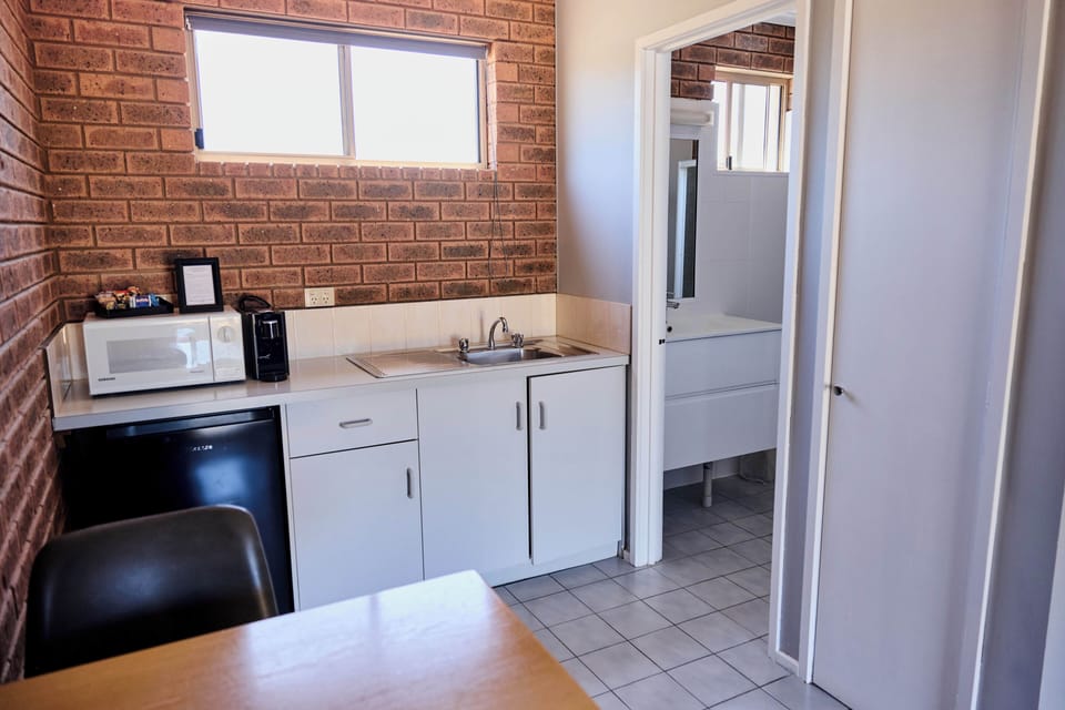 Deluxe Room, 1 King Bed | Private kitchenette | Fridge, microwave, coffee/tea maker, electric kettle