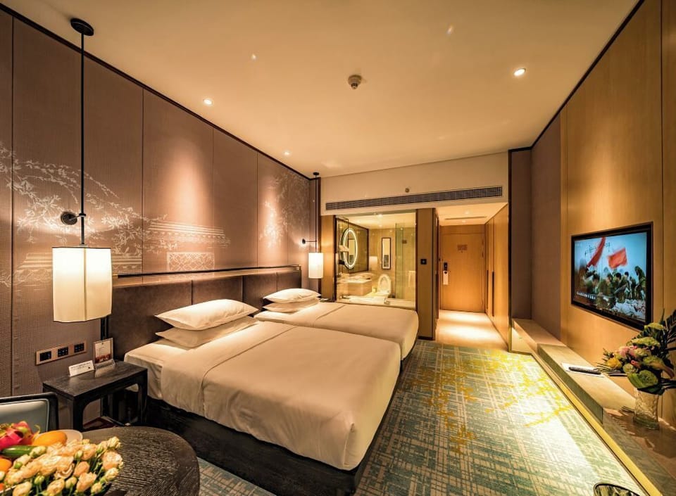 1 bedroom, down comforters, minibar, in-room safe
