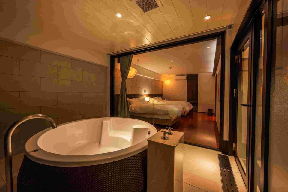 Luxury Suite, 2 Double Beds, Non Smoking, City View | Bathroom | Separate tub and shower, deep soaking tub, rainfall showerhead
