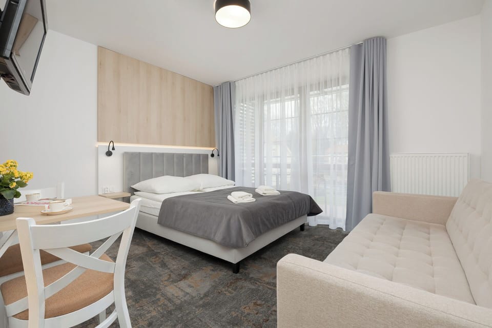 Triple Room, Kitchenette | Desk, iron/ironing board, cribs/infant beds, free WiFi