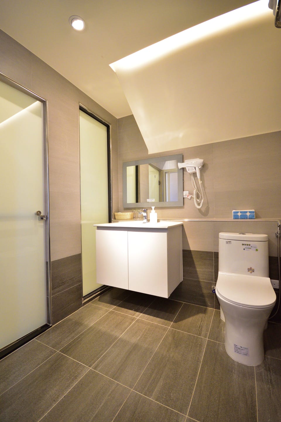 Family Room | Bathroom | Shower, hair dryer, slippers, towels